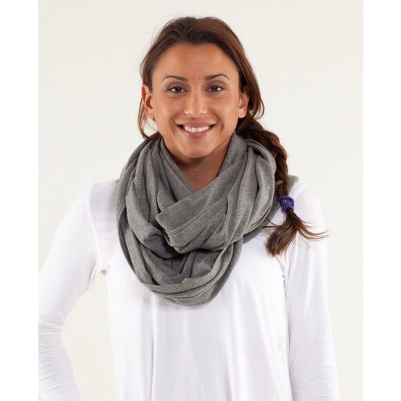 Women’s Lululemon Deja Vu Yoga Athleisure Double Infinity Scarf in Fossil - Picture 1 of 4